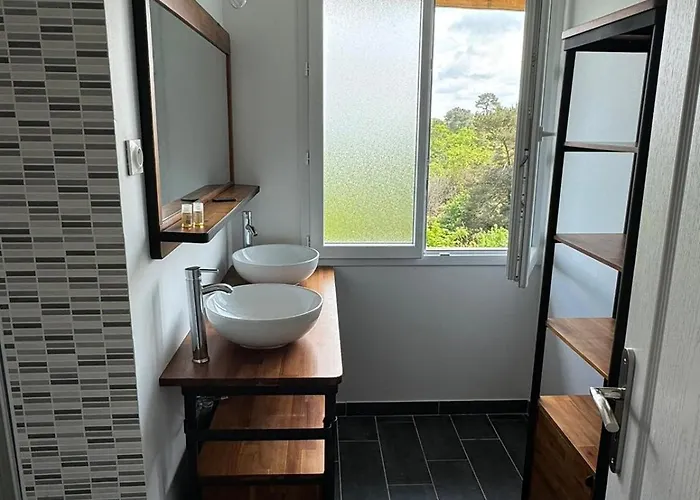 Les Hyacinthes 6 * 사흘라 라 카네다